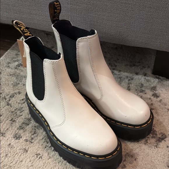 Dr. Martens White Chelsea Boots size 7 new! - Picture 2 of 5